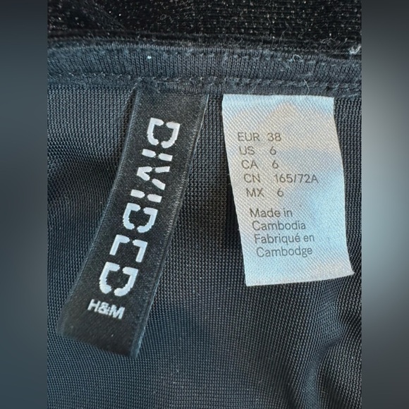 H&M Divided Black Velvet Long Sleeve Romper | Size 6 - Picture 6 of 7